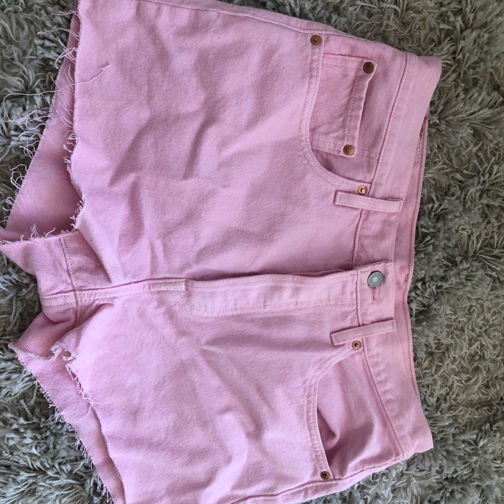 PINK LEVI SHORTS